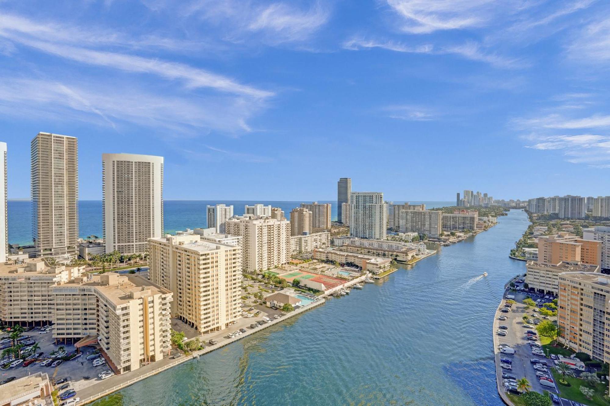 Beachwalk Resort Hallandale Beach Exterior photo